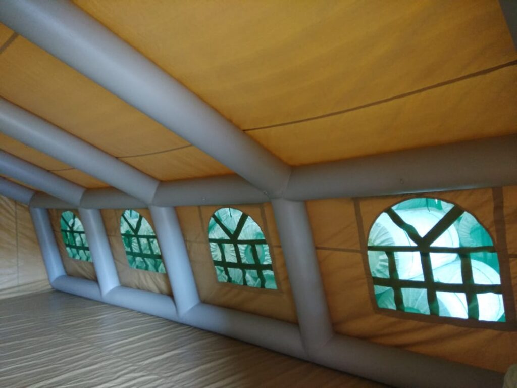 INFLATABLE TENT3